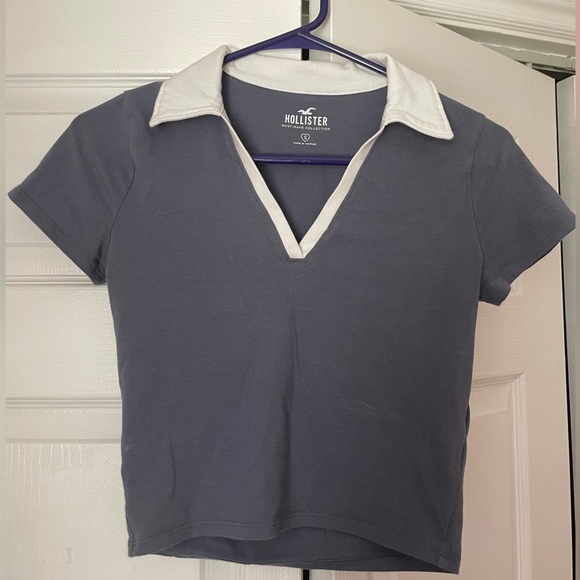 Hollister Must Have Collection Crop tee - Picture 2 of 4